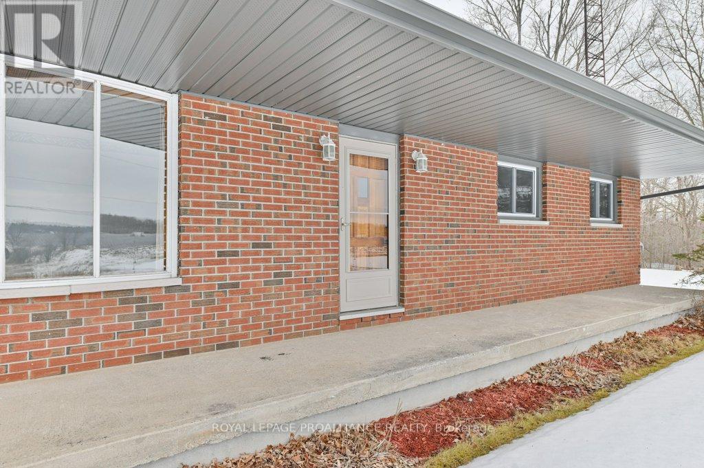 184 Bethel Road, Belleville (Thurlow Ward), Ontario  K0K 3E0 - Photo 5 - X12699400