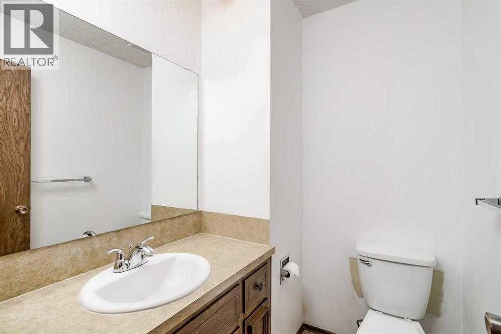 330 Oakwood Place, Calgary, Alberta  T2V 3Y7 - Photo 12 - A2278718