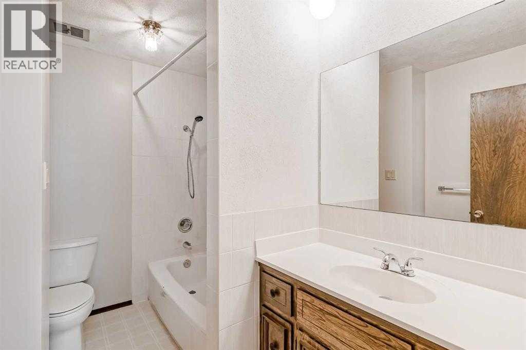 330 Oakwood Place, Calgary, Alberta  T2V 3Y7 - Photo 16 - A2278718