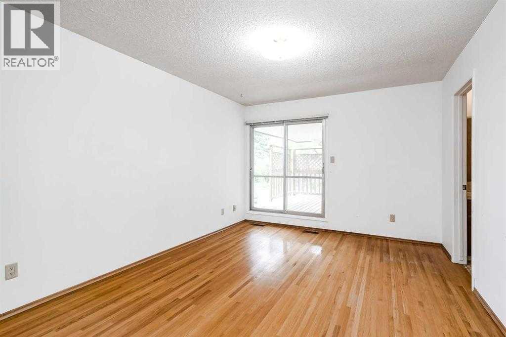 330 Oakwood Place, Calgary, Alberta  T2V 3Y7 - Photo 11 - A2278718