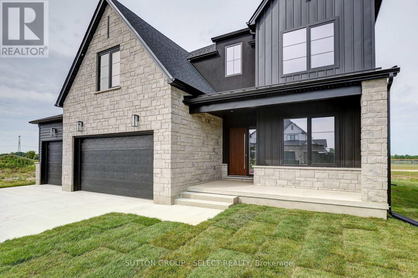 5 Sycamore Road, Southwold, Ontario  N5P 3T2 - Photo 2 - X12699304