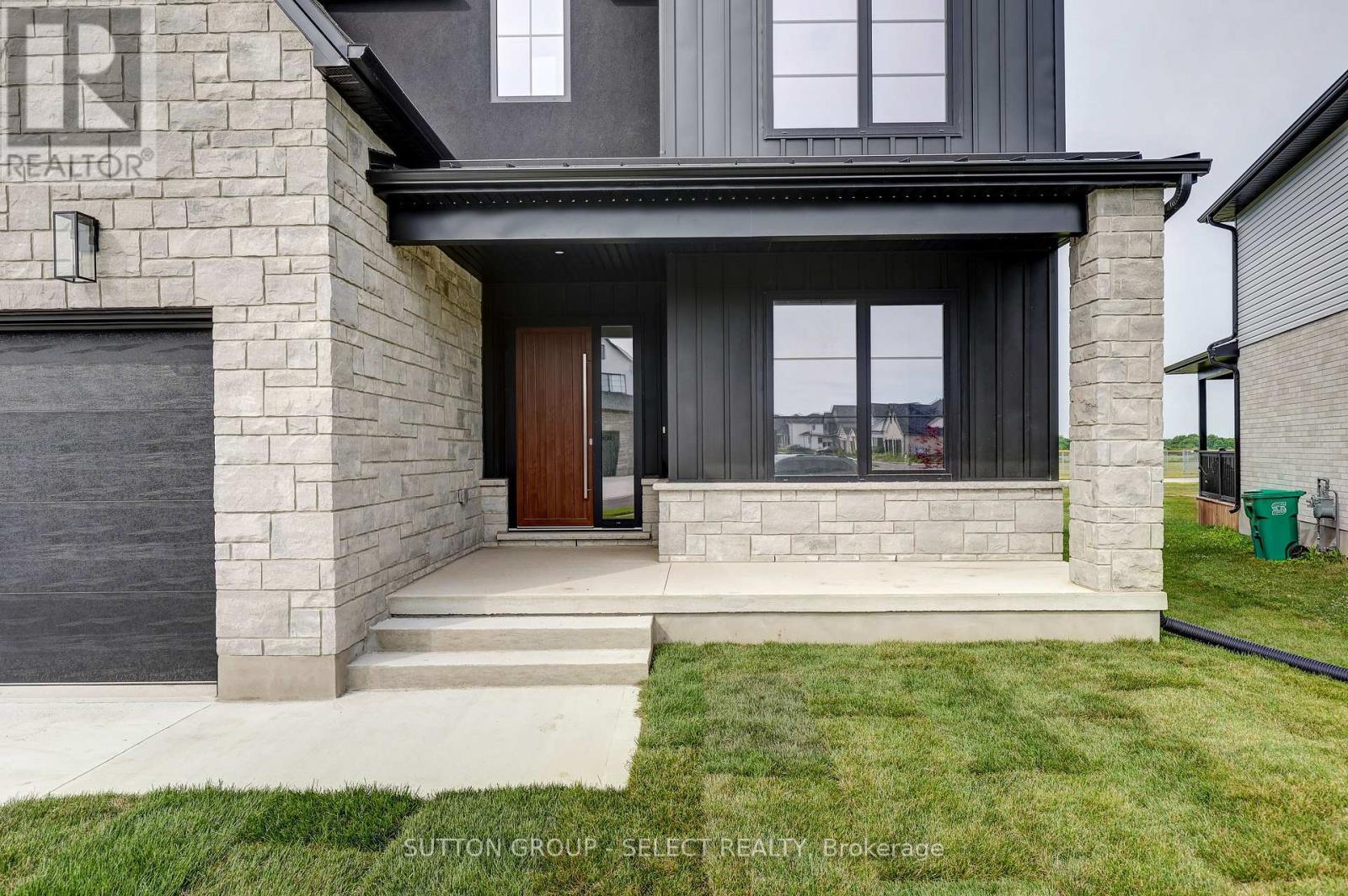 5 Sycamore Road, Southwold, Ontario  N5P 3T2 - Photo 3 - X12699304