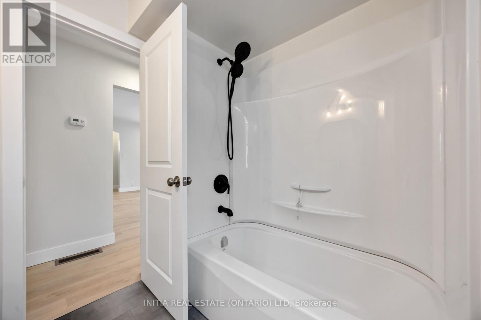 496 Talfourd Street, Sarnia, Ontario  N7T 1R7 - Photo 14 - X12699360