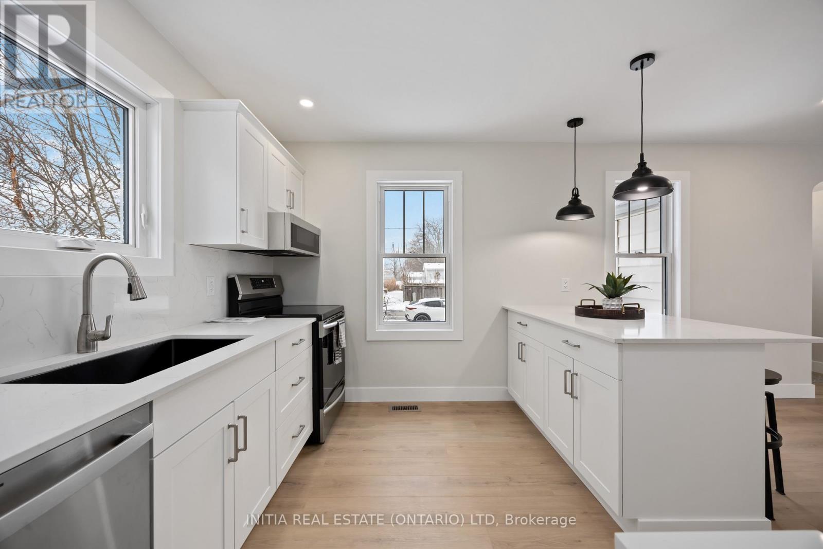 496 Talfourd Street, Sarnia, Ontario  N7T 1R7 - Photo 6 - X12699360