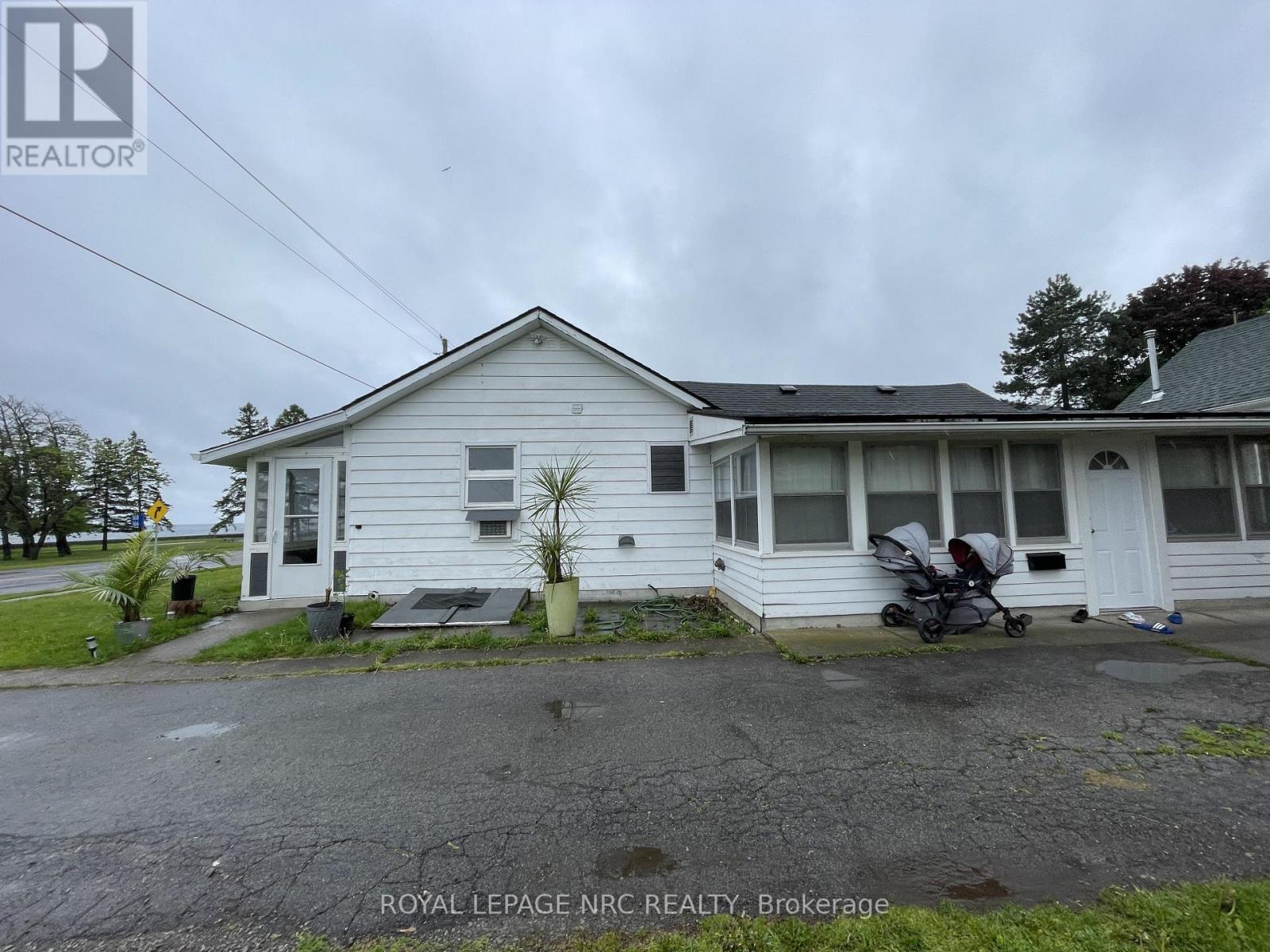 166 Lakeshore Road, Fort Erie, Ontario  L2A 1B2 - Photo 2 - X12699324