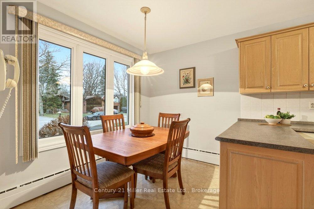 1540 Trotwood Avenue, Mississauga (Mineola), Ontario  L5G 3Z9 - Photo 12 - W12699292