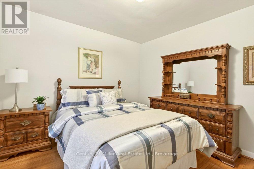 1540 Trotwood Avenue, Mississauga (Mineola), Ontario  L5G 3Z9 - Photo 14 - W12699292