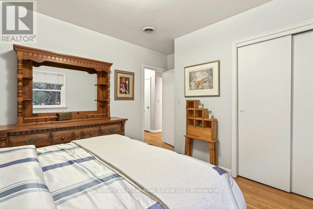 1540 Trotwood Avenue, Mississauga (Mineola), Ontario  L5G 3Z9 - Photo 15 - W12699292