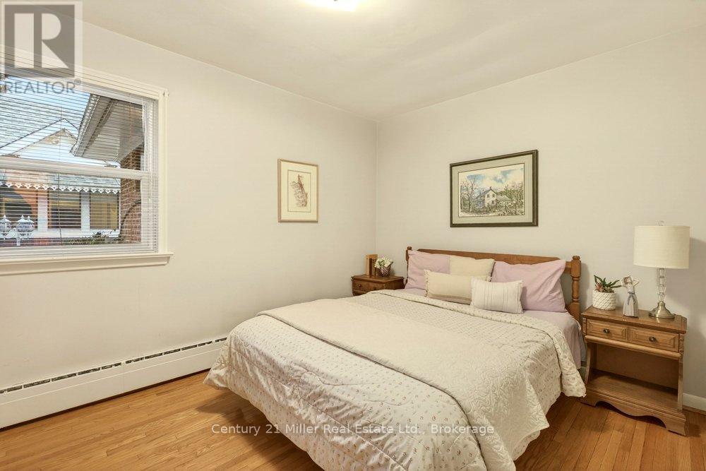 1540 Trotwood Avenue, Mississauga (Mineola), Ontario  L5G 3Z9 - Photo 16 - W12699292