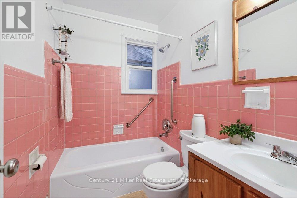 1540 Trotwood Avenue, Mississauga (Mineola), Ontario  L5G 3Z9 - Photo 21 - W12699292