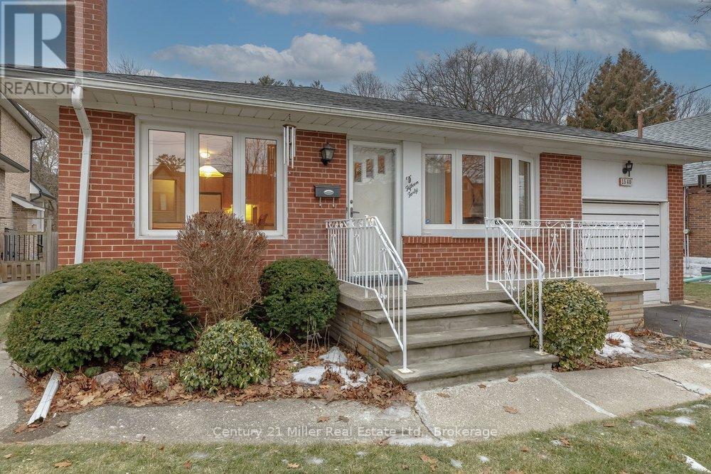 1540 Trotwood Avenue, Mississauga (Mineola), Ontario  L5G 3Z9 - Photo 3 - W12699292