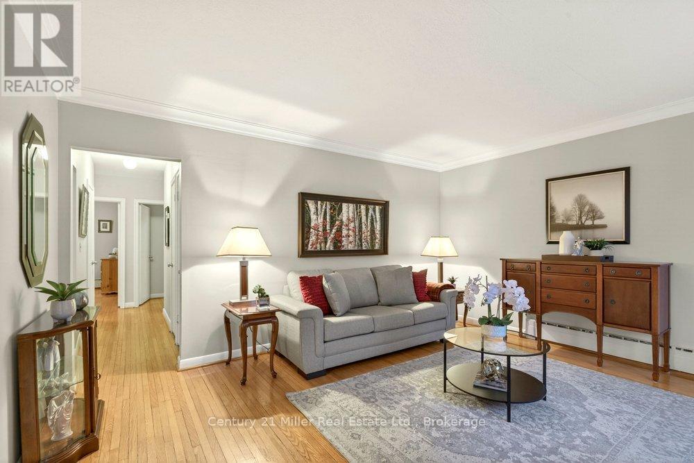 1540 Trotwood Avenue, Mississauga (Mineola), Ontario  L5G 3Z9 - Photo 4 - W12699292