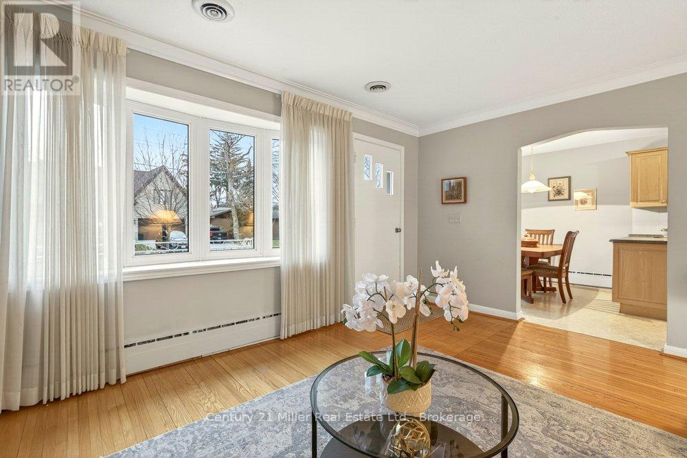 1540 Trotwood Avenue, Mississauga (Mineola), Ontario  L5G 3Z9 - Photo 7 - W12699292