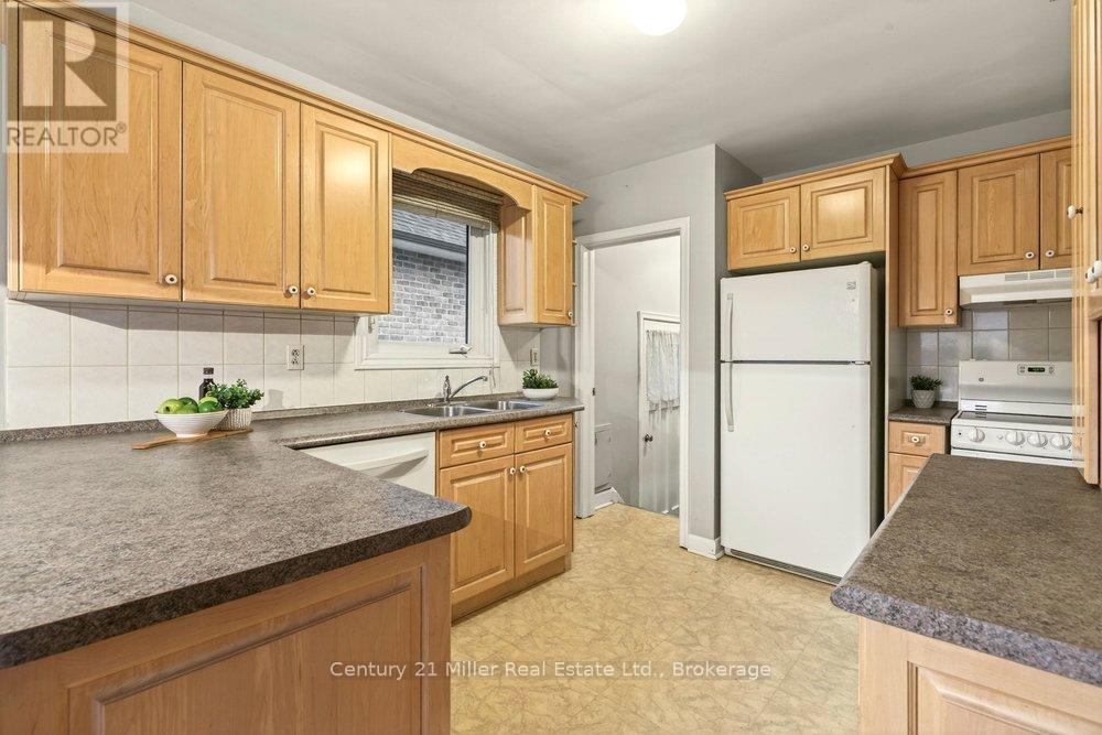 1540 Trotwood Avenue, Mississauga (Mineola), Ontario  L5G 3Z9 - Photo 8 - W12699292