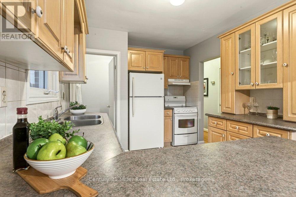 1540 Trotwood Avenue, Mississauga (Mineola), Ontario  L5G 3Z9 - Photo 9 - W12699292