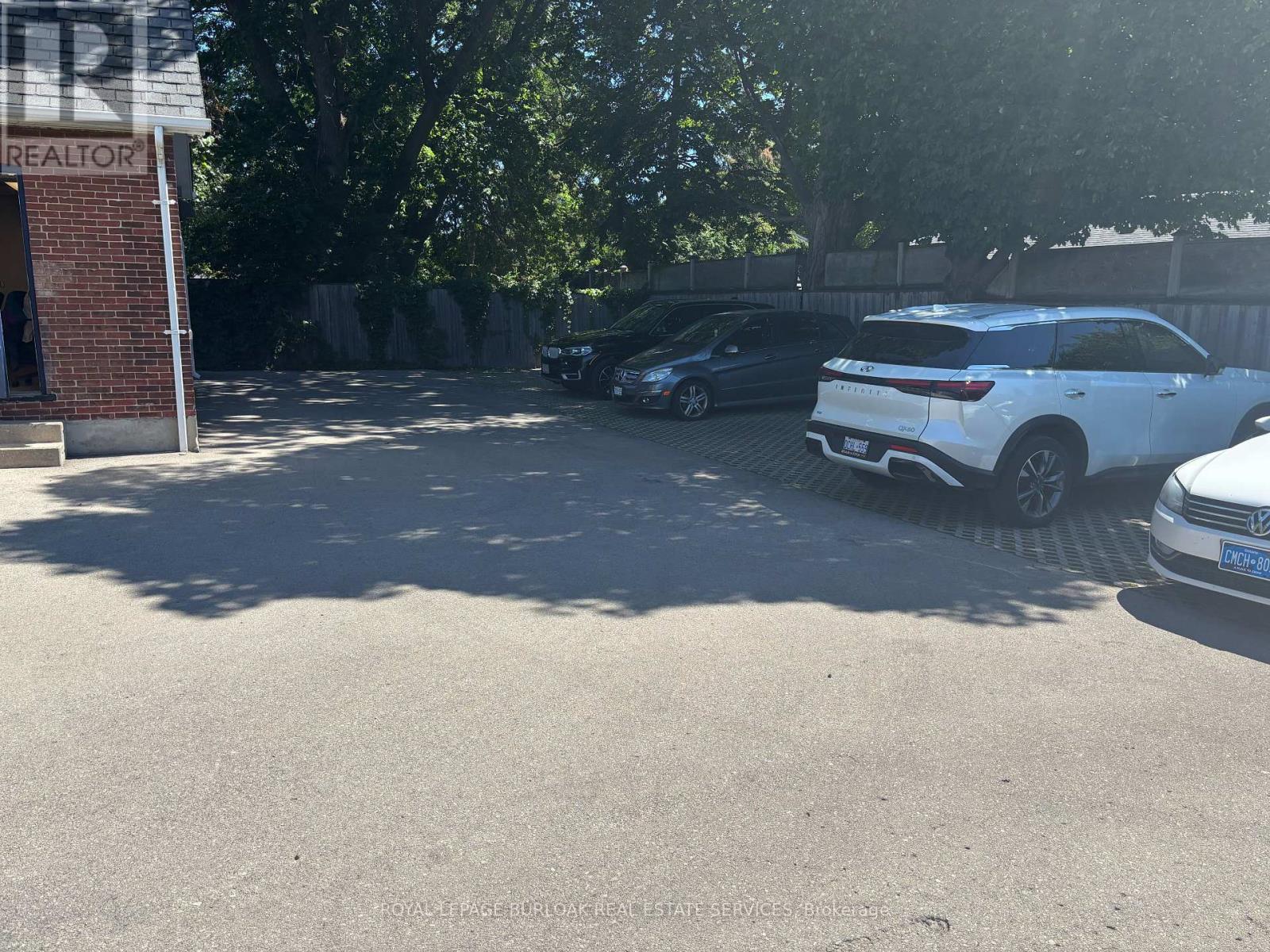 446 Plains Road E, Burlington, Ontario  L7T 2E1 - Photo 6 - W12519532