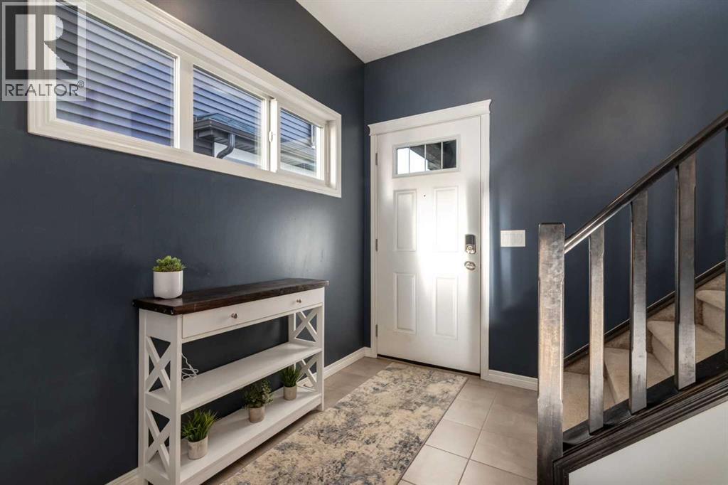 36 Sundown Common, Cochrane, Alberta  T4C 2M9 - Photo 2 - A2278817