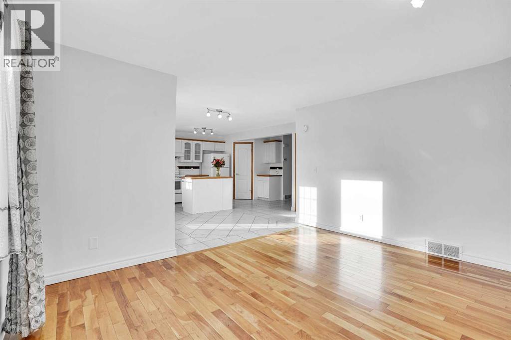 46 Somerset Close Sw, Calgary, Alberta  T2Y 3C5 - Photo 20 - A2279398