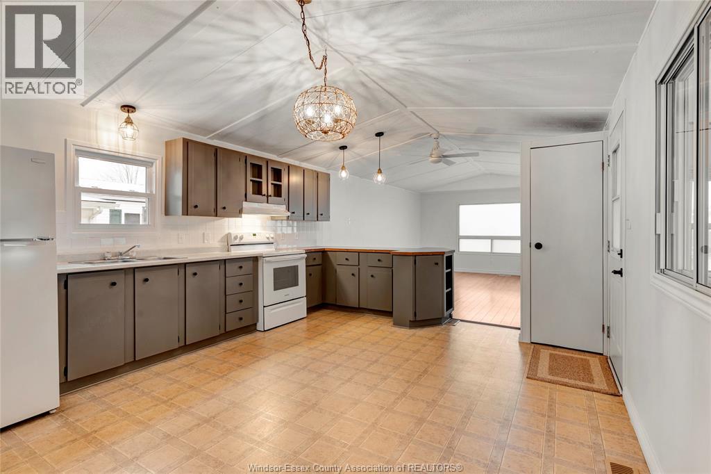 102 Regency Drive, Chatham, Ontario  N7L 5A2 - Photo 2 - 26001181