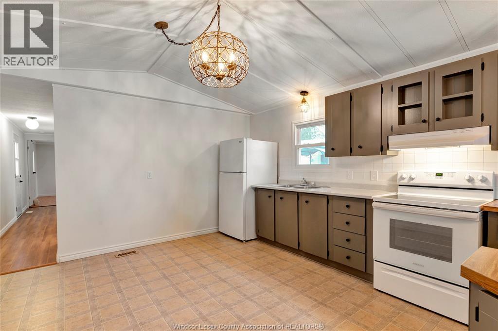 102 Regency Drive, Chatham, Ontario  N7L 5A2 - Photo 3 - 26001181