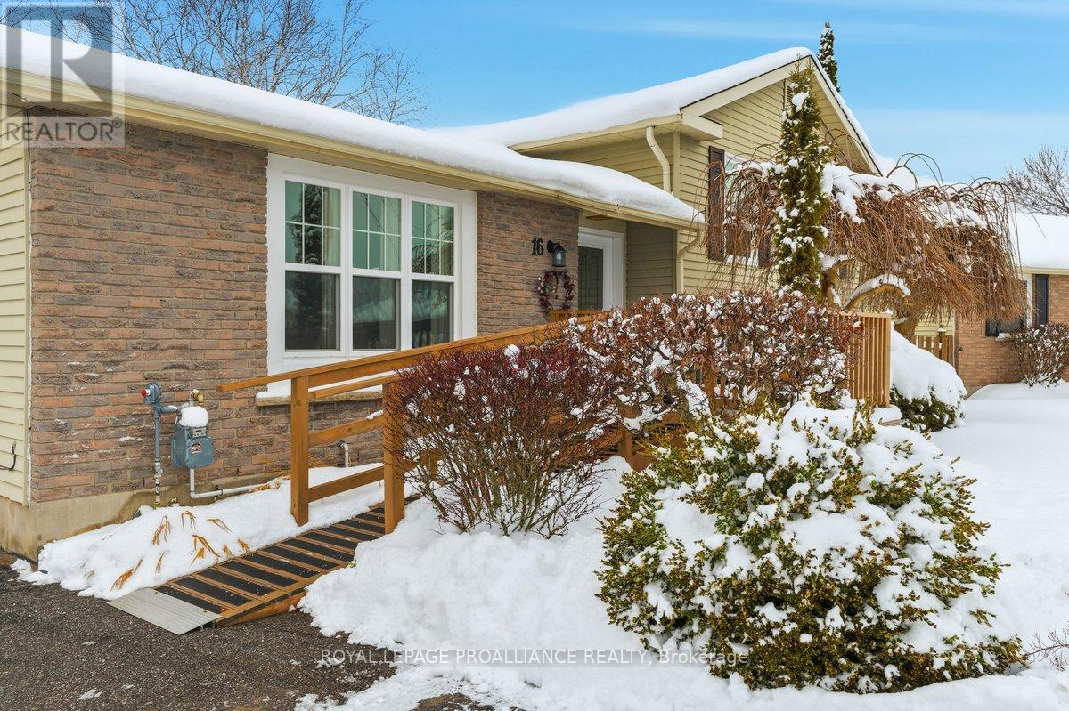 16 Centre Court, Quinte West (Frankford Ward), Ontario  K0K 2C0 - Photo 2 - X12699194