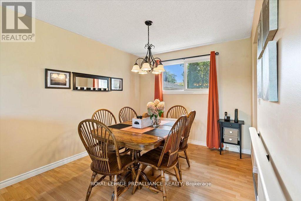 16 Centre Court, Quinte West (Frankford Ward), Ontario  K0K 2C0 - Photo 12 - X12699194