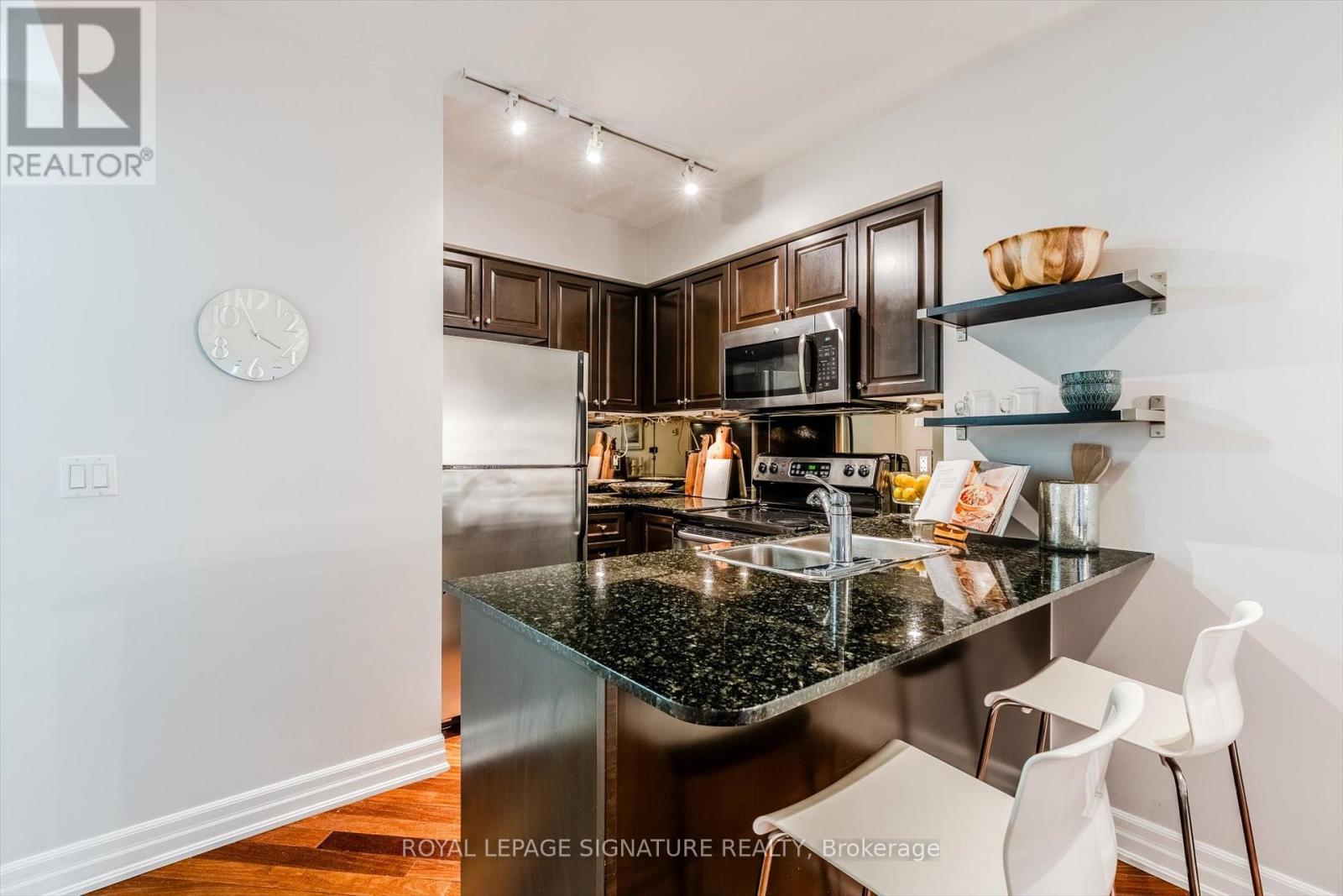 709 - 8 Scollard Street, Toronto, Ontario  M5R 1M2 - Photo 11 - C12699374