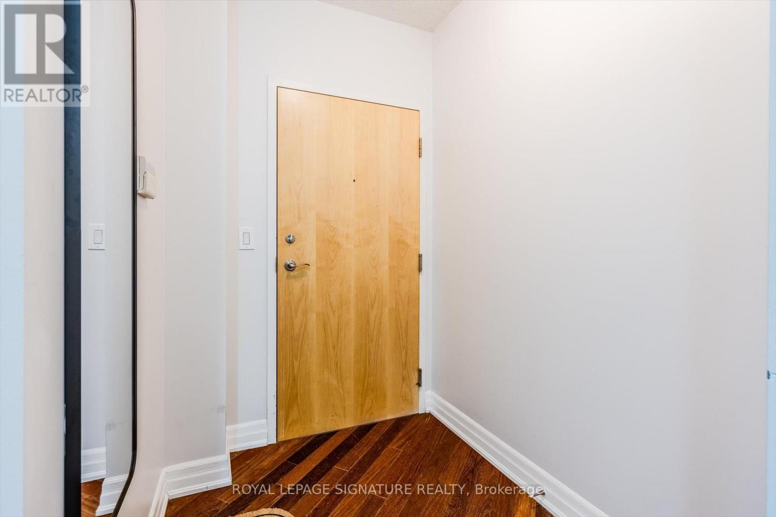 709 - 8 Scollard Street, Toronto, Ontario  M5R 1M2 - Photo 4 - C12699374