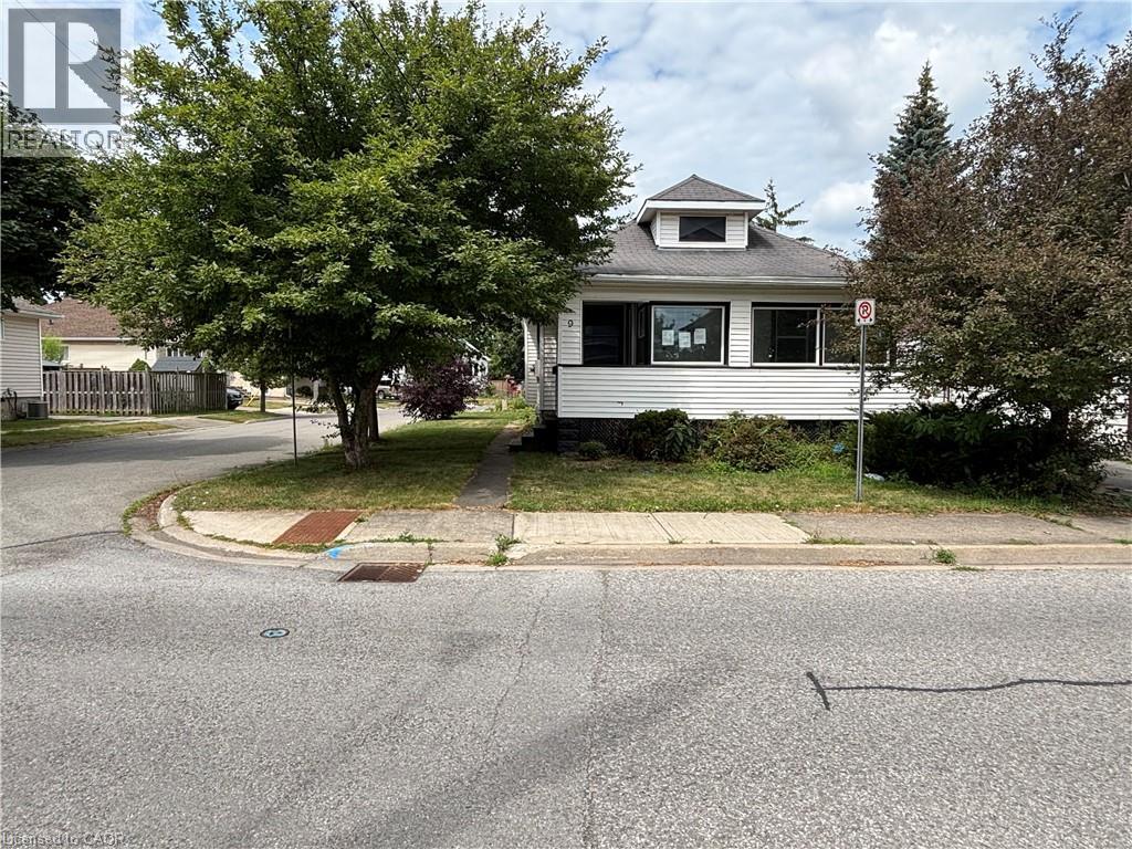 9 Grantham Avenue S, St. Catharines, Ontario  L2P 3B3 - Photo 5 - 40784066