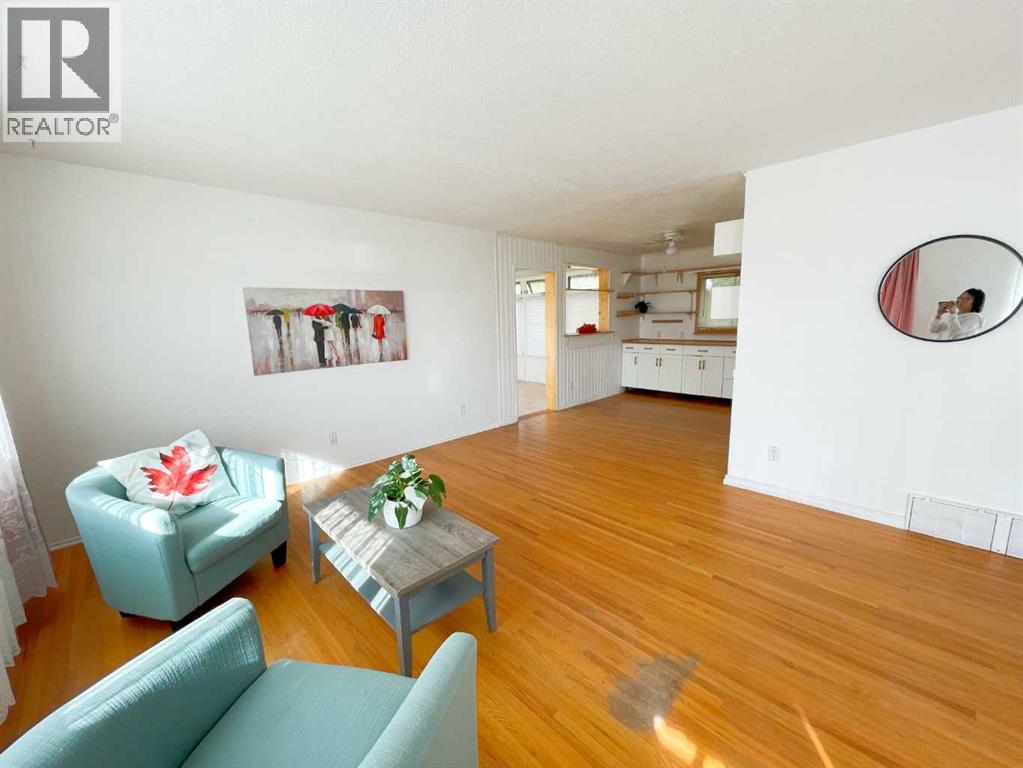 404 Whitney Street, Carmangay, Alberta  T0L 0N0 - Photo 4 - A2278317