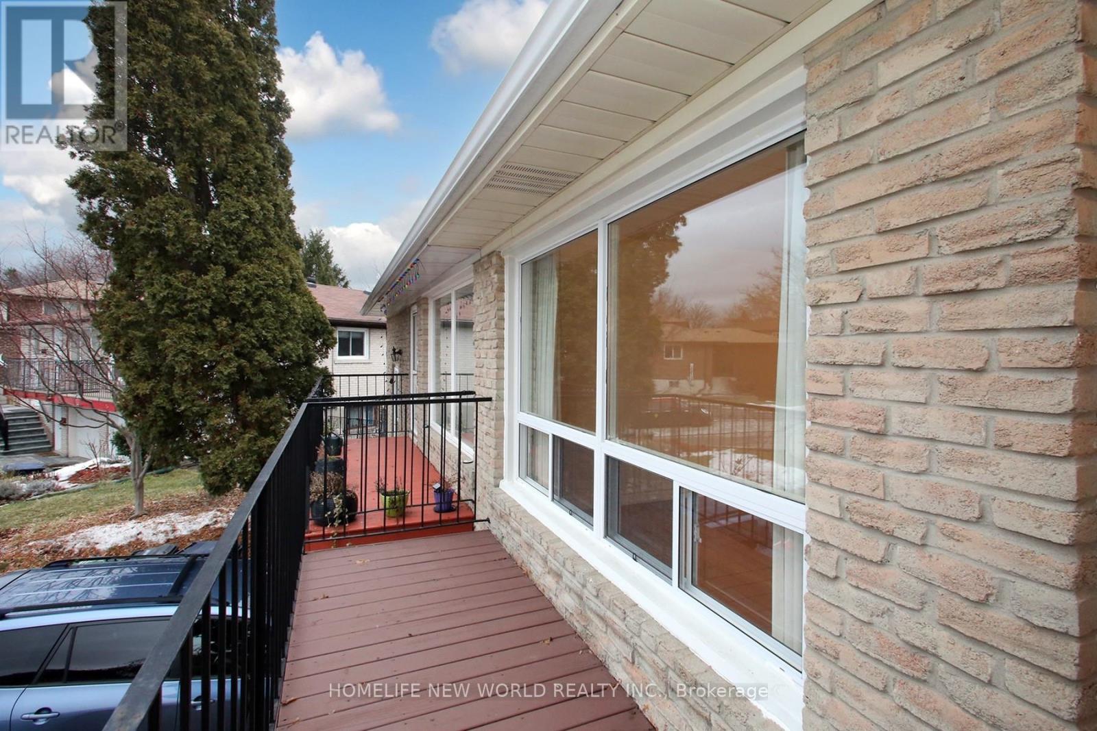 30 Lowbank Court, Toronto, Ontario  M2M 3A4 - Photo 4 - C12696370