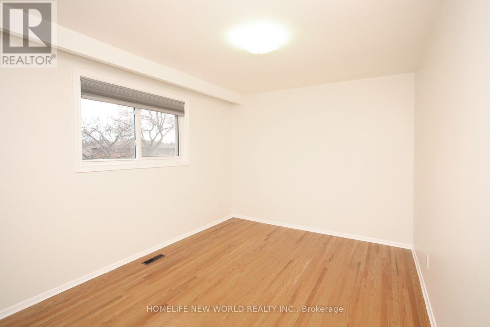 30 Lowbank Court, Toronto, Ontario  M2M 3A4 - Photo 6 - C12696370