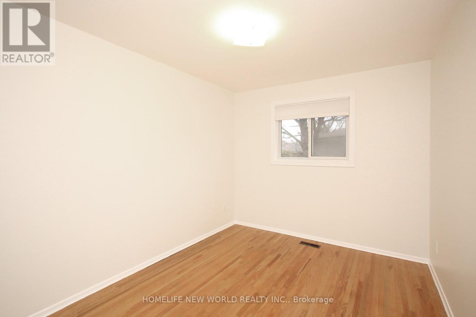 30 Lowbank Court, Toronto, Ontario  M2M 3A4 - Photo 7 - C12696370