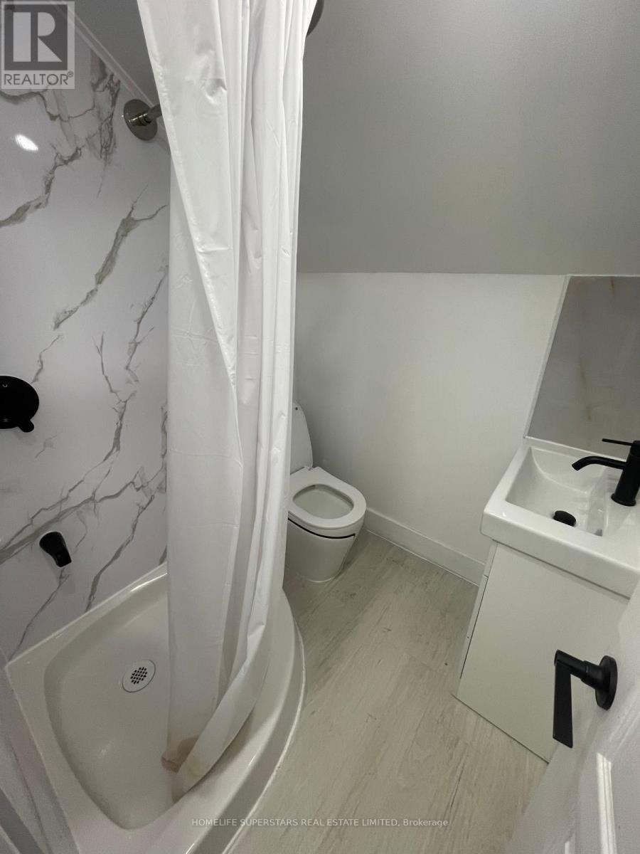 3130 Merritt Avenue, Mississauga, Ontario  L4T 1P3 - Photo 14 - W12681258