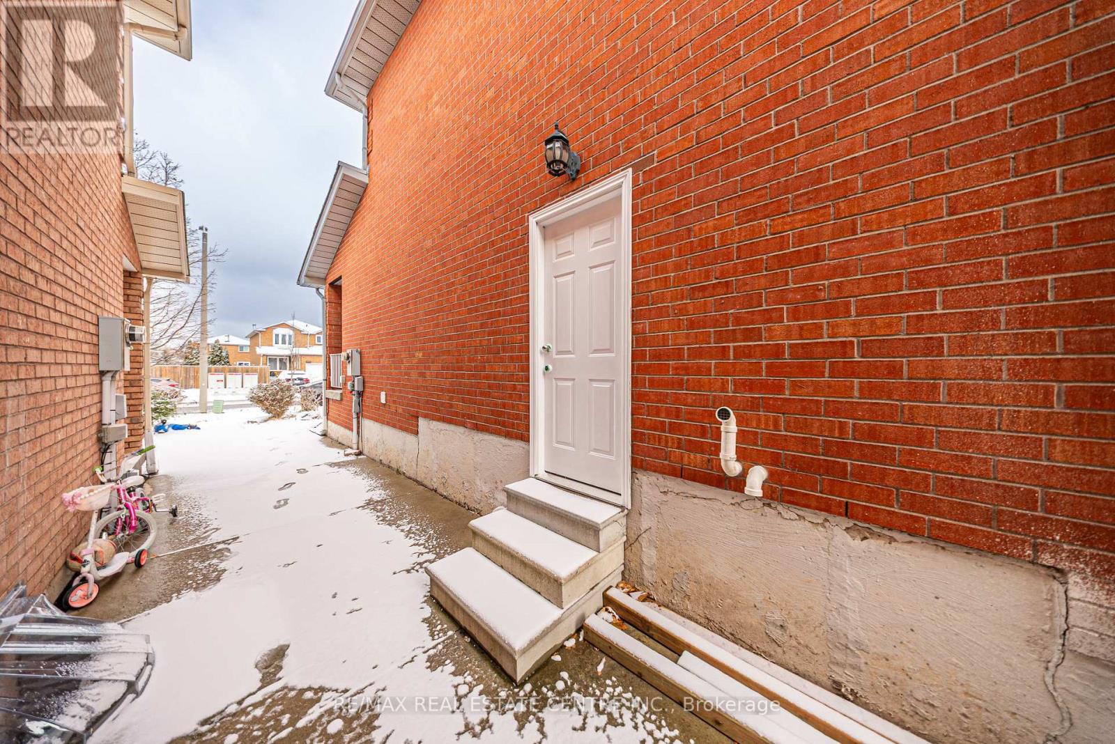 3316 Lady Slipper Court, Mississauga, Ontario  L5N 6A9 - Photo 36 - W12595972