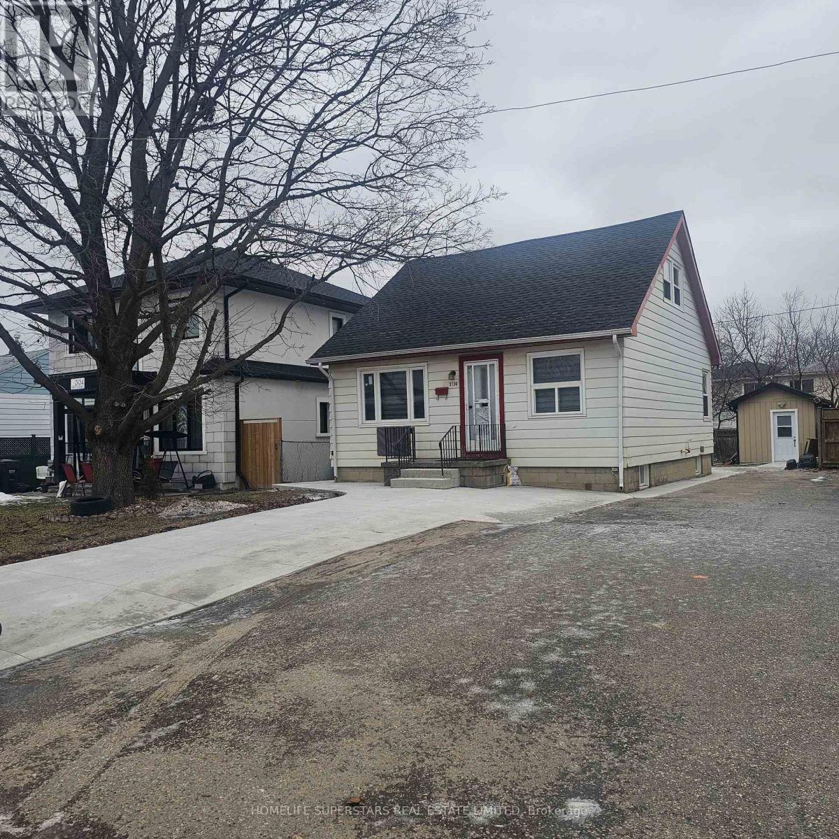 3130 Merritt Avenue, Mississauga, Ontario  L4T 1P3 - Photo 2 - W12681258