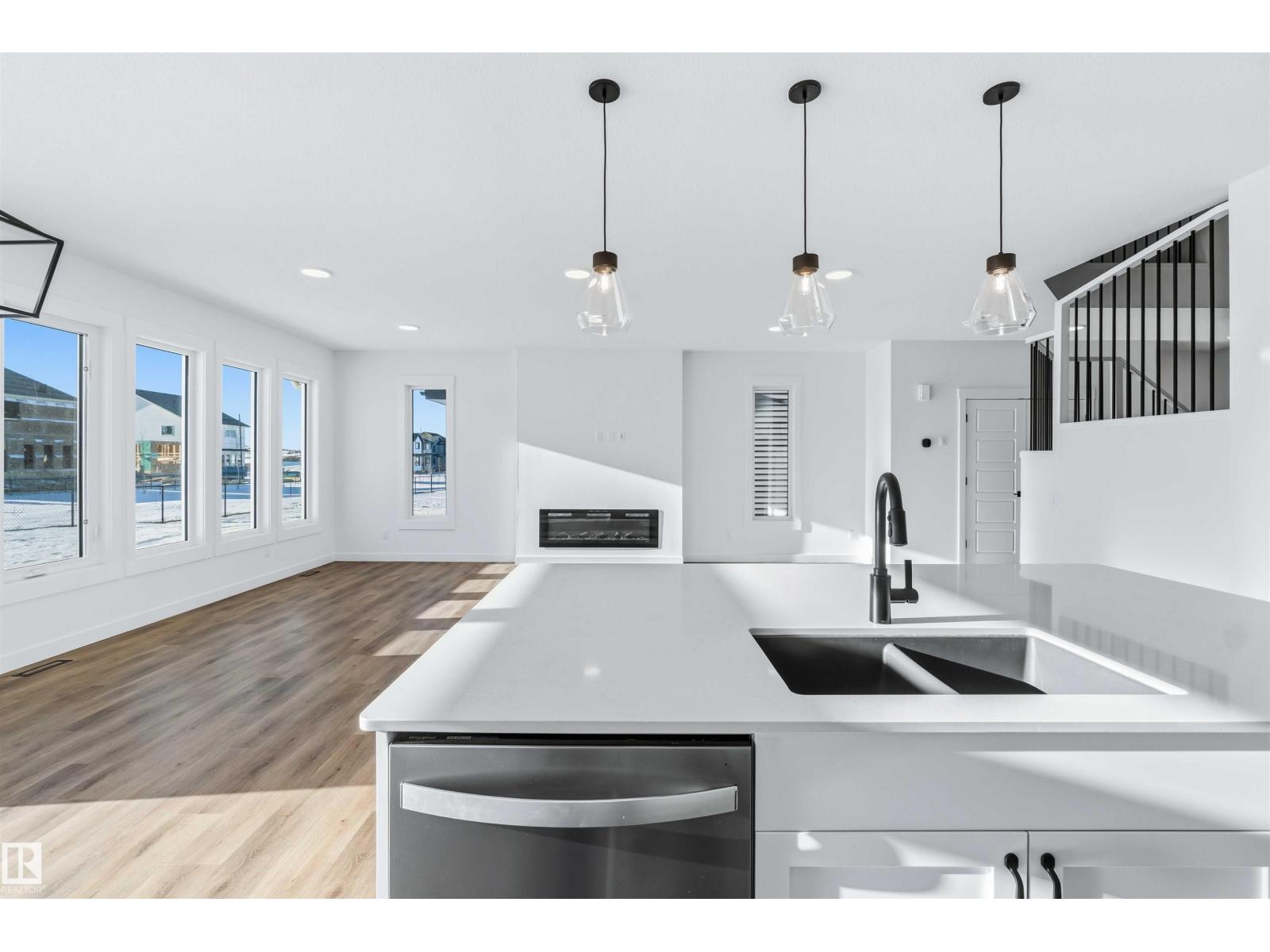 2211 4 Av Sw, Edmonton, Alberta  T6X 3L4 - Photo 11 - E4470119