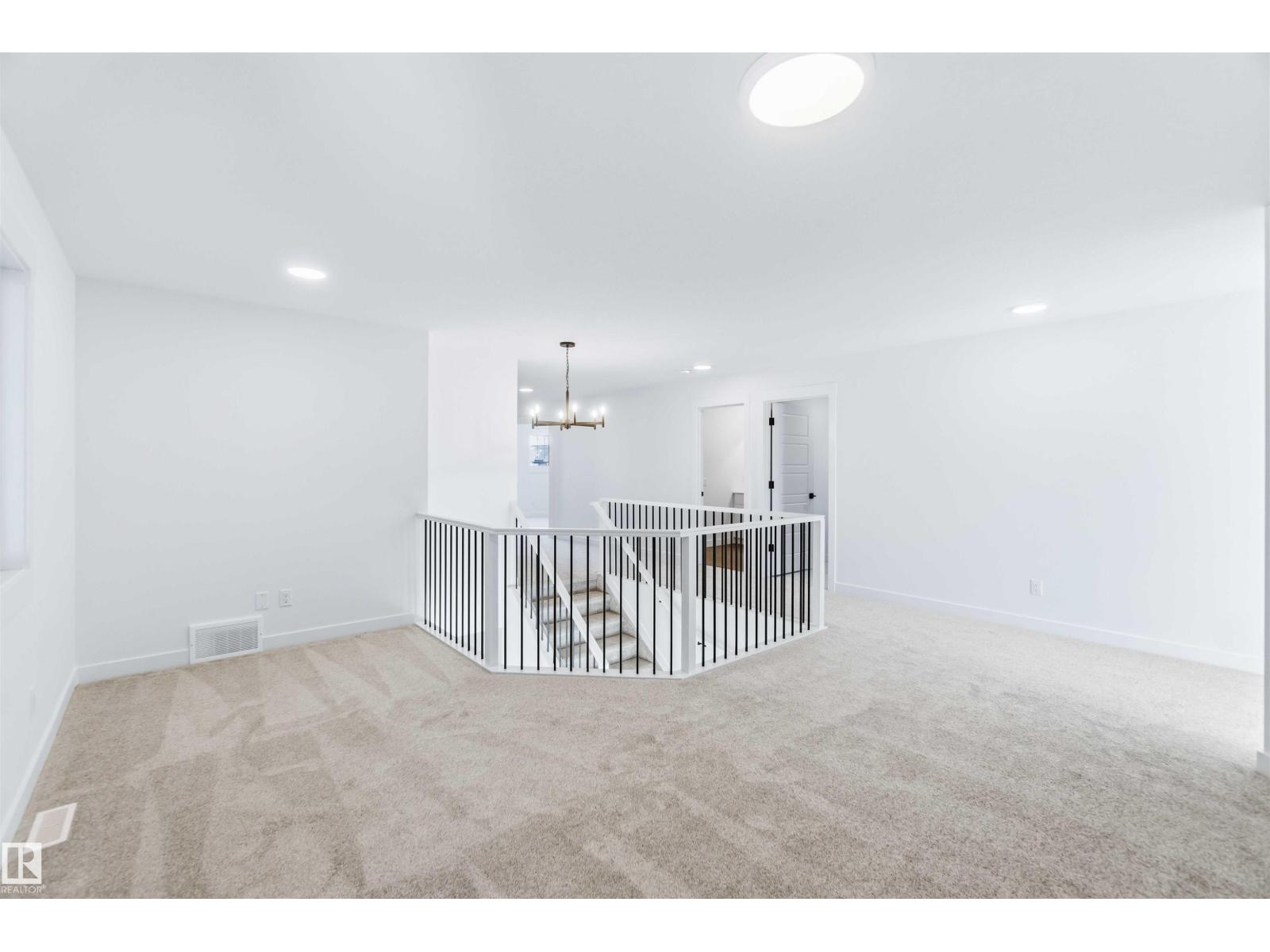 2211 4 Av Sw, Edmonton, Alberta  T6X 3L4 - Photo 14 - E4470119