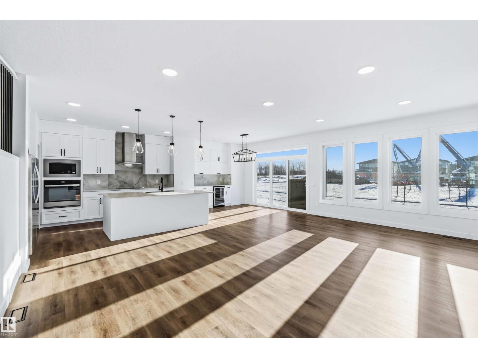 2211 4 Av Sw, Edmonton, Alberta  T6X 3L4 - Photo 3 - E4470119