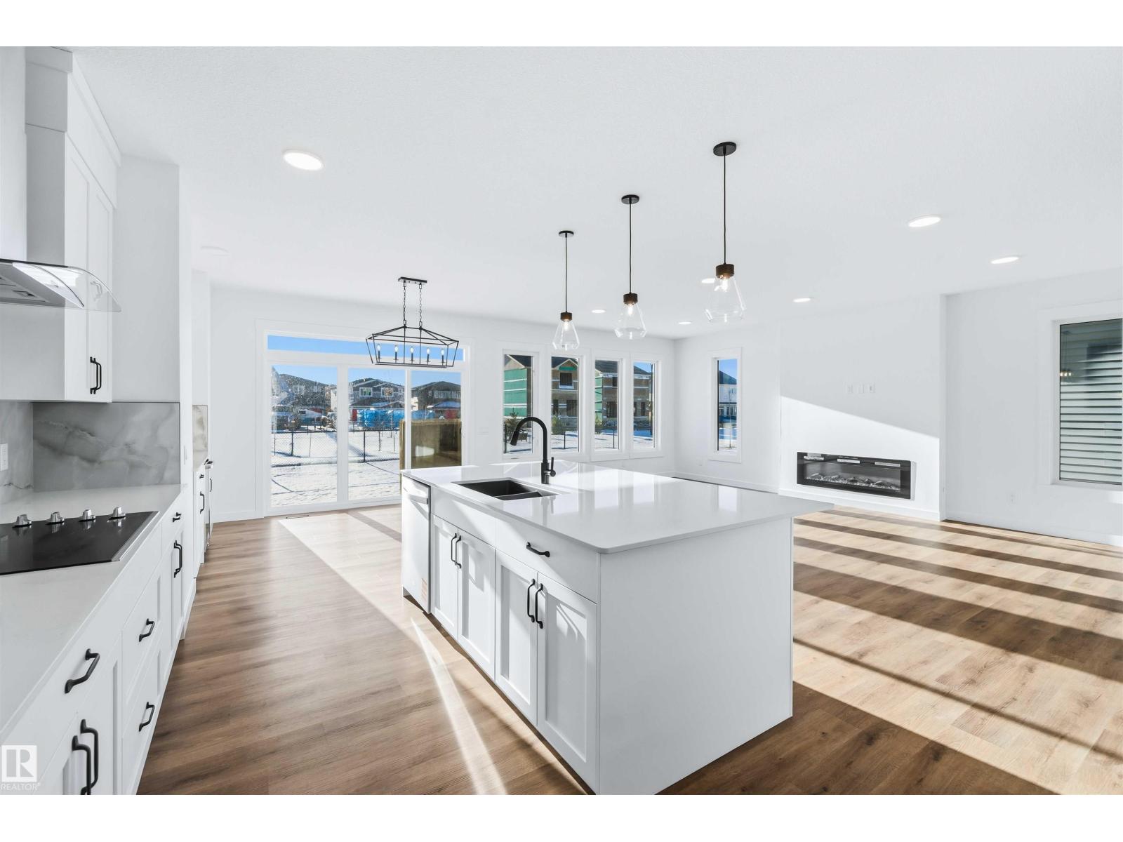 2211 4 Av Sw, Edmonton, Alberta  T6X 3L4 - Photo 8 - E4470119