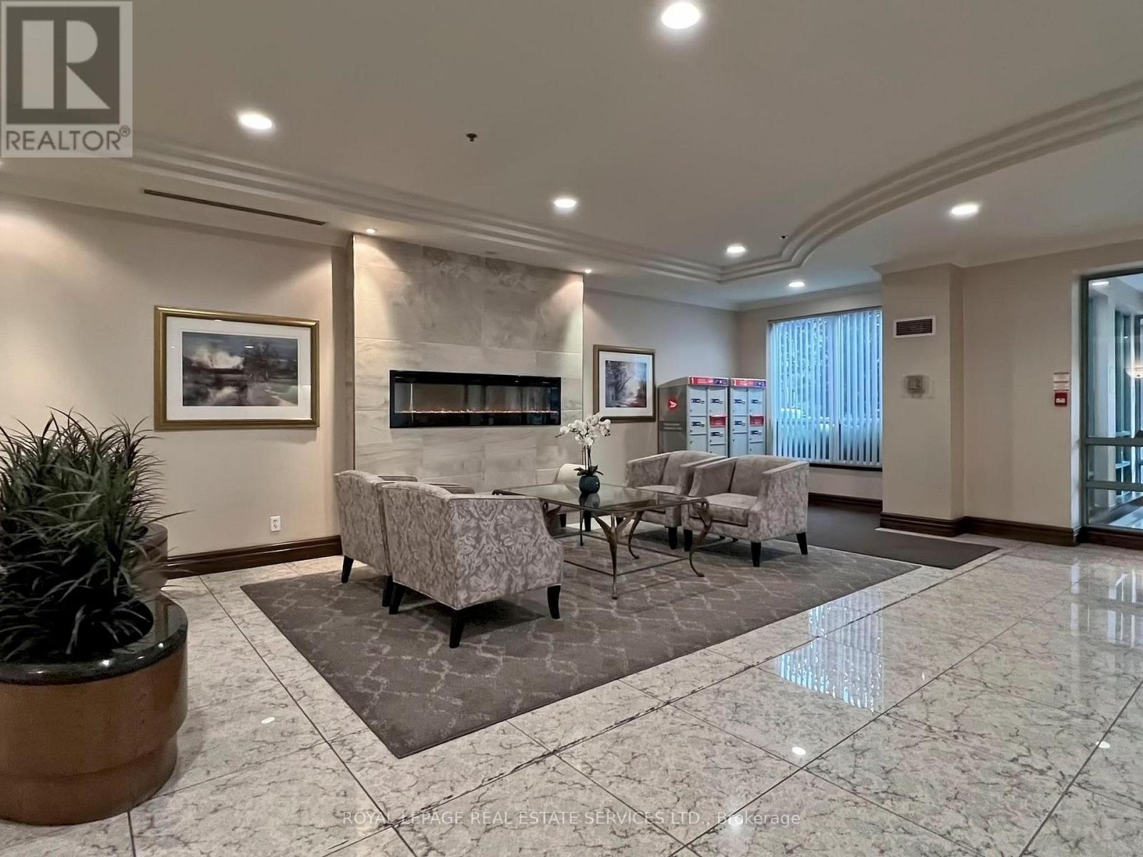 308 - 51 Baffin Court, Richmond Hill, Ontario  L4B 4P6 - Photo 5 - N12699328