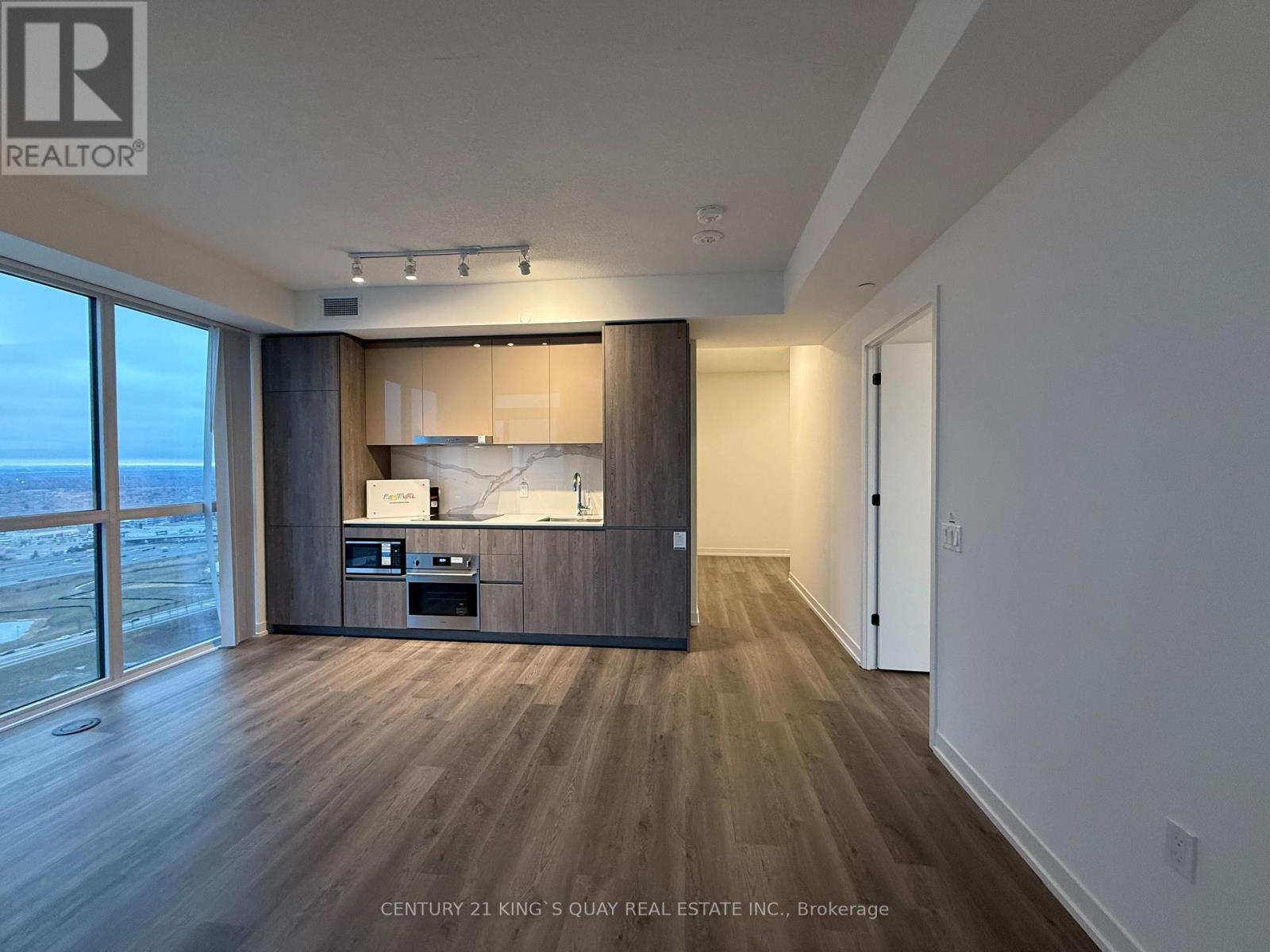 3312 - 8 Interchange Way, Vaughan, Ontario  L4K 0R2 - Photo 2 - N12699384