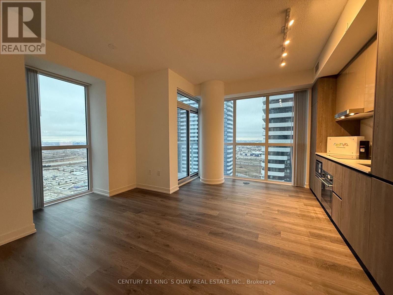 3312 - 8 Interchange Way, Vaughan, Ontario  L4K 0R2 - Photo 4 - N12699384