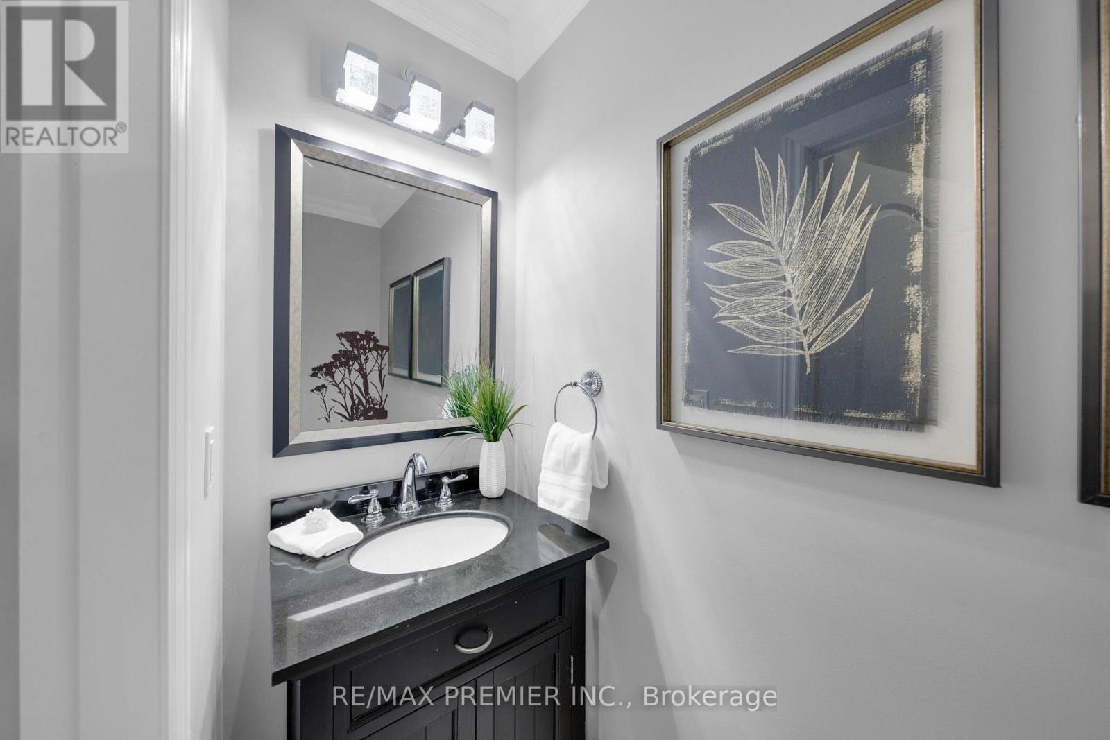 201 West Lawn Crescent, Whitchurch-Stouffville, Ontario  L4A 0B3 - Photo 11 - N12699406