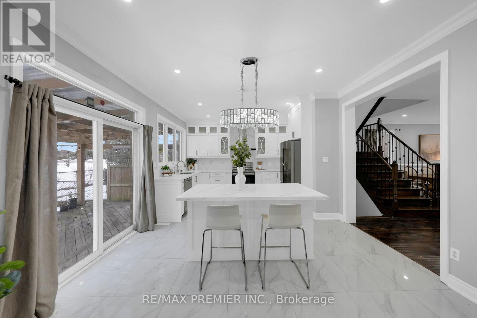 201 West Lawn Crescent, Whitchurch-Stouffville, Ontario  L4A 0B3 - Photo 12 - N12699406