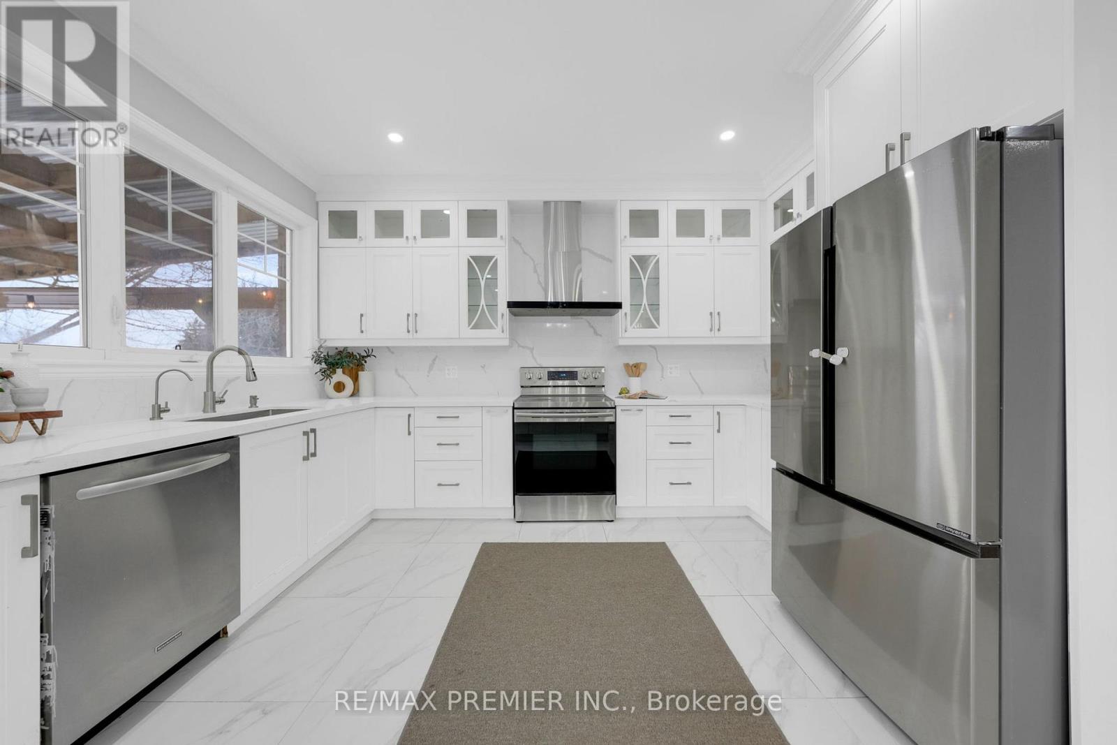 201 West Lawn Crescent, Whitchurch-Stouffville, Ontario  L4A 0B3 - Photo 13 - N12699406