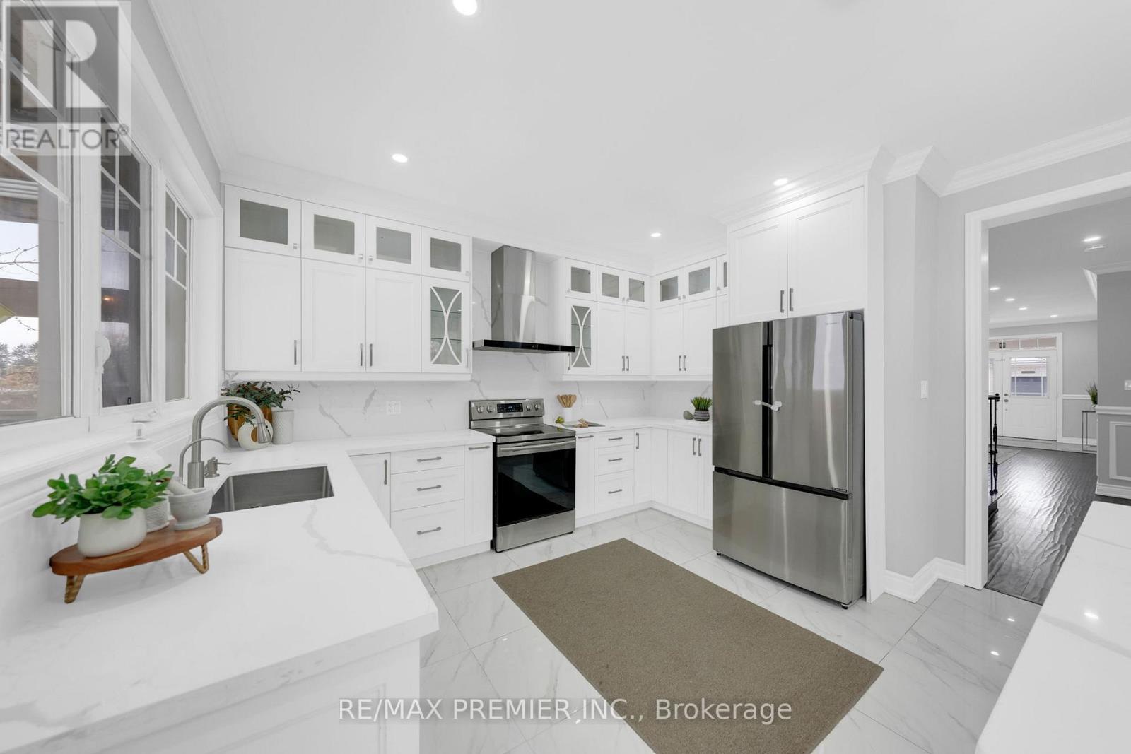 201 West Lawn Crescent, Whitchurch-Stouffville, Ontario  L4A 0B3 - Photo 14 - N12699406