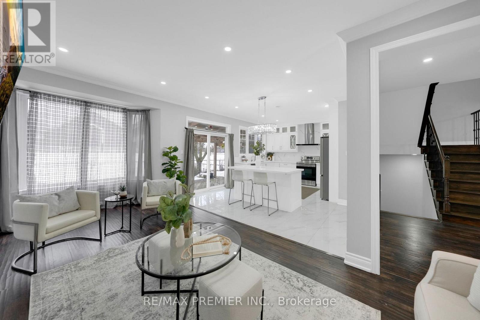 201 West Lawn Crescent, Whitchurch-Stouffville, Ontario  L4A 0B3 - Photo 18 - N12699406