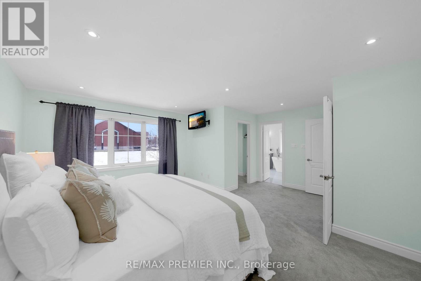 201 West Lawn Crescent, Whitchurch-Stouffville, Ontario  L4A 0B3 - Photo 21 - N12699406