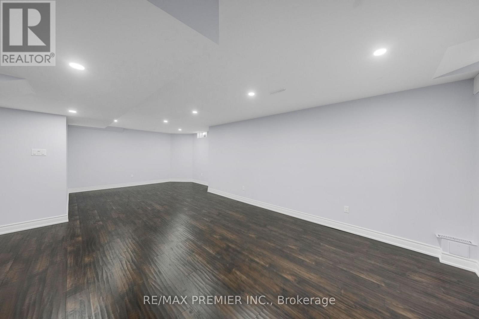 201 West Lawn Crescent, Whitchurch-Stouffville, Ontario  L4A 0B3 - Photo 36 - N12699406